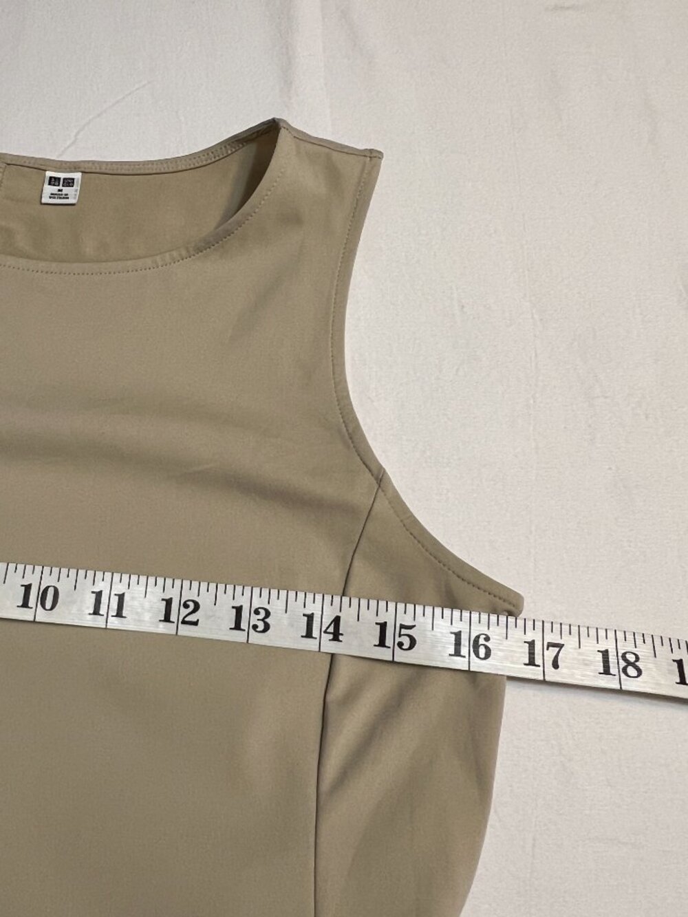 UNIQLO AIRism Dress Womens M Beige Sleeveless A Line Midi Stretch Casual Minimal - Picture 6 of 8